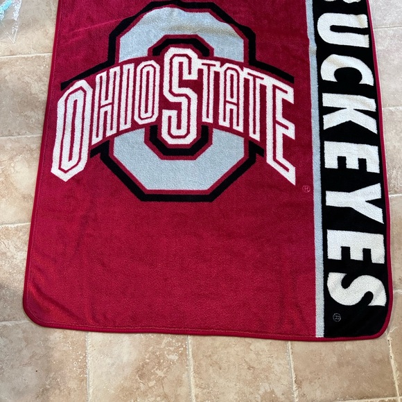 Ohio State Buckeyes Red OSU Throw Blanket - Picture 3 of 3